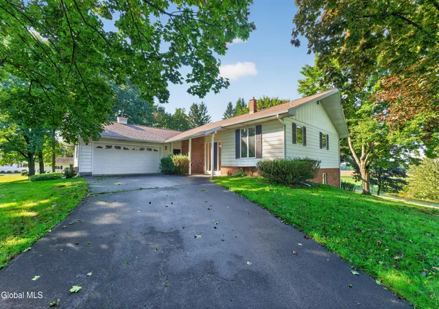 Photo 3 of Single family home for sale at 1140 Van Hoesen Rd, Castleton On Hudson, NY 12033 | MLS# 202625970 | Listing updated on 2026-09-22