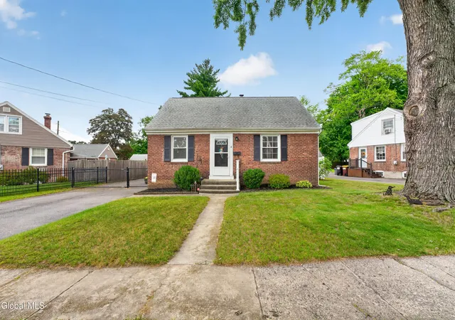 Photo 1 of Single family home for sale at 4 Eisenhower Ct, Albany, NY 12205 | MLS# 202626624 | Listing updated on 2026-09-28
