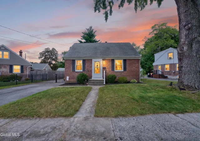 Photo 2 of Single family home for sale at 4 Eisenhower Ct, Albany, NY 12205 | MLS# 202626624 | Listing updated on 2026-09-28