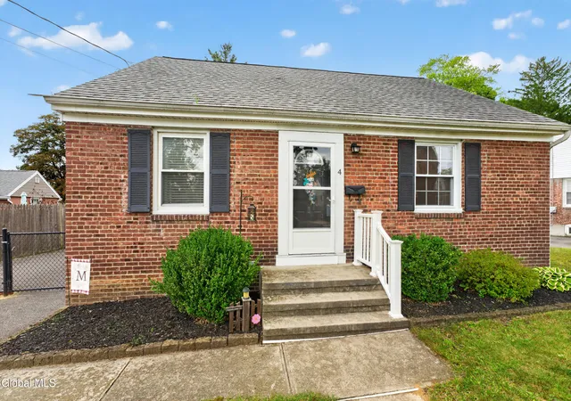 Photo 3 of Single family home for sale at 4 Eisenhower Ct, Albany, NY 12205 | MLS# 202626624 | Listing updated on 2026-09-28
