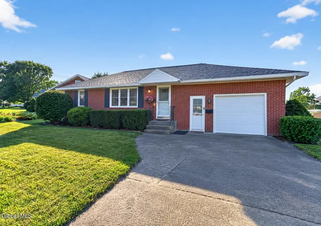 Photo 1 of Sale Pending at 4 Iris Ln, Albany, NY 12205 | MLS# 202626002 | Listing updated on 2026-09-15