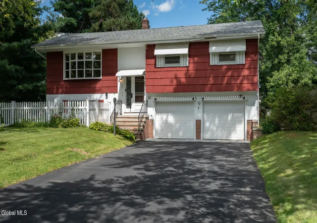 Photo 1 of Single family home for sale at 4 Orchard Dr, Kinderhook, NY 12106 | MLS# 202626028 | Listing updated on 2026-10-04
