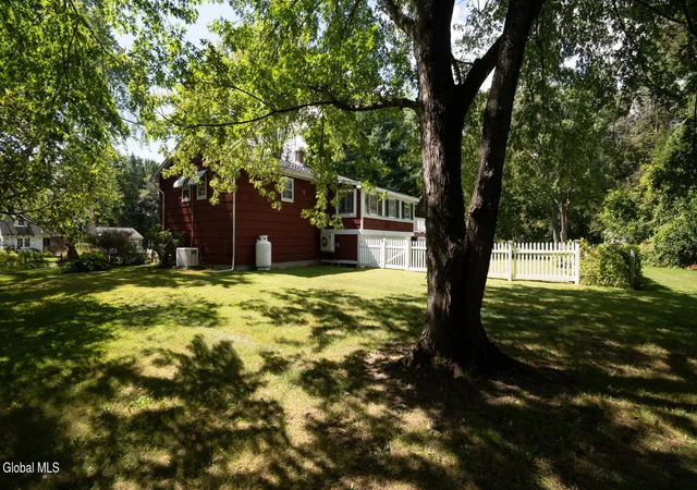 Photo 30 of Single family home for sale at 4 Orchard Dr, Kinderhook, NY 12106 | MLS# 202626028 | Listing updated on 2026-10-04