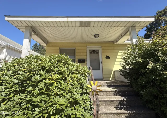 Photo 3 of Sale Pending at 1017 Raymond St, Schenectady, NY 12308 | MLS# 202626165 | Listing updated on 2026-09-23