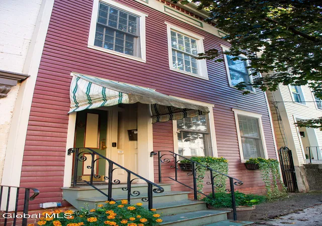 Photo 1 of Single family home for sale at 118 Jefferson St, Albany, NY 12210 | MLS# 202626071 | Listing updated on 2026-10-06