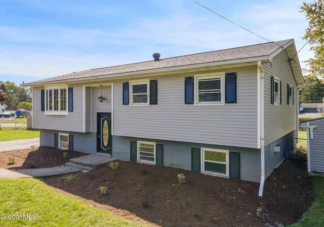 Photo 2 of Sale Pending at 186 Middletown Rd, Waterford, NY 12188 | MLS# 202626431 | Listing updated on 2026-09-29