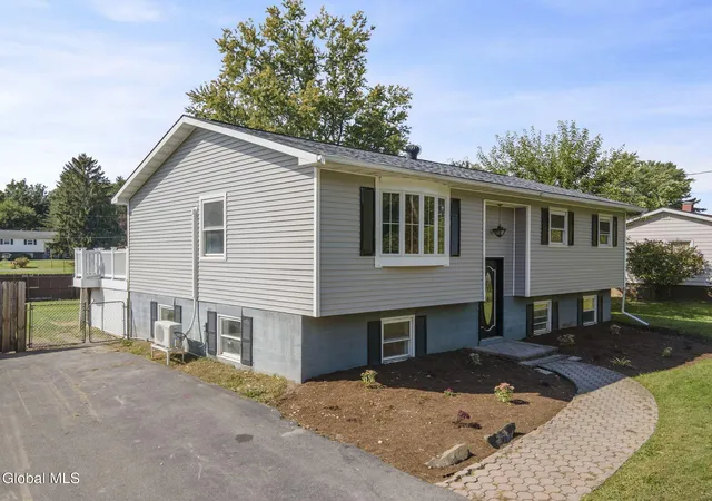 Photo 3 of Sale Pending at 186 Middletown Rd, Waterford, NY 12188 | MLS# 202626431 | Listing updated on 2026-09-29