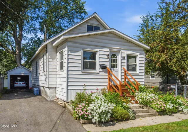 Photo 2 of Single family home for sale at 418 S Reynolds St, Schenectady, NY 12302 | MLS# 202626053 | Listing updated on 2026-09-28