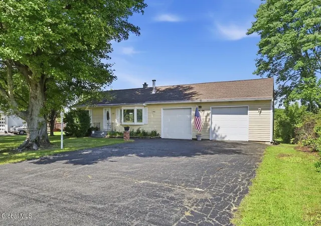 Photo 2 of Single family home for sale at 1425 Van Hoesen Rd, Castleton On Hudson, NY 12033 | MLS# 202626119 | Listing updated on 2026-09-23