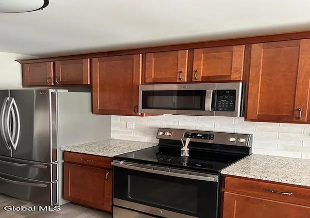 Photo 3 of Sale Pending at 1168 Spearhead Dr, Schenectady, NY 12302 | MLS# 202626091 | Listing updated on 2026-09-19