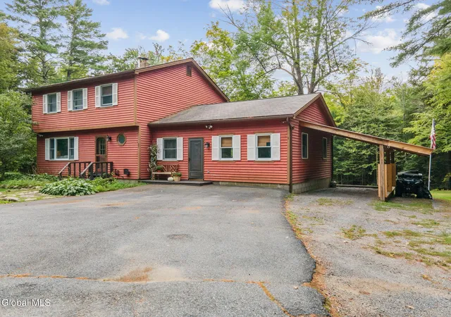 Photo 4 of Sale Pending at 46 S Trout Lake Rd, Diamond Point, NY 12824 | MLS# 202626333 | Listing updated on 2026-09-30