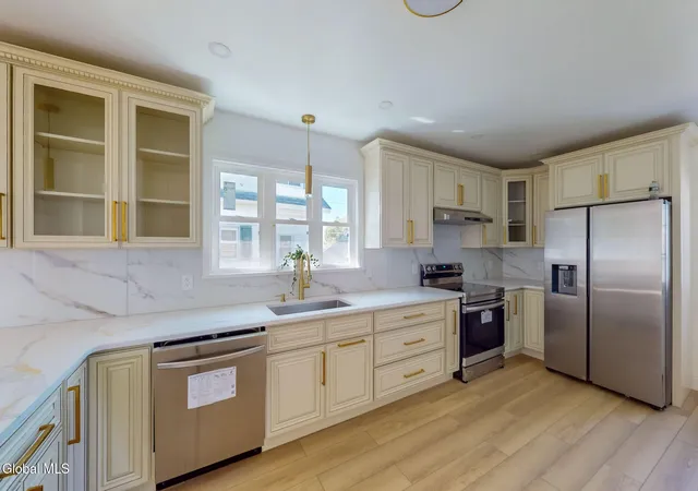 Photo 3 of Single family home for sale at 450 Eleanor St, Schenectady, NY 12306 | MLS# 202626180 | Listing updated on 2026-09-28