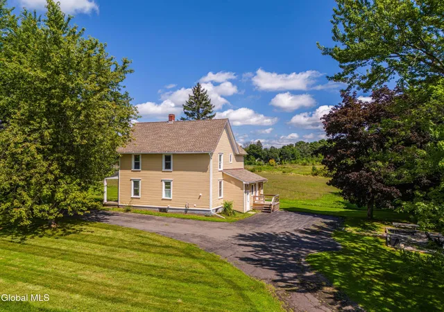 Photo 4 of Single family home for sale at 725 New York 66, Hudson, NY 12534 | MLS# 202626139 | Listing updated on 2026-09-21