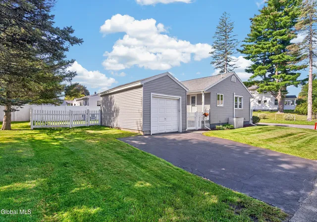 Photo 3 of Sale Pending at 388 Magazine St, Albany, NY 12203 | MLS# 202626276 | Listing updated on 2026-09-28