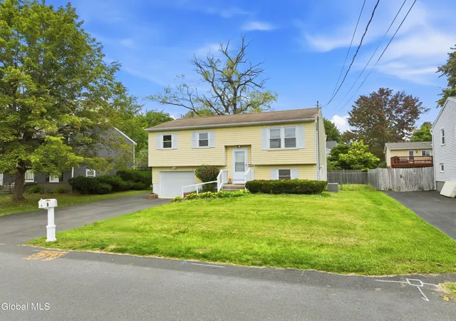 Photo 2 of Sale Pending at 8 Denise Ct, East Greenbush, NY 12144 | MLS# 202626378 | Listing updated on 2026-09-24