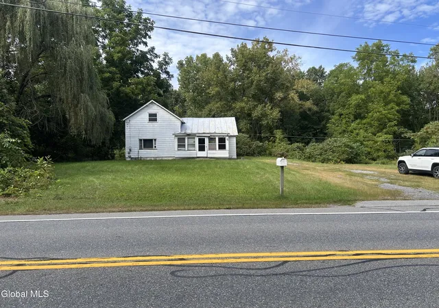 Photo 3 of Single family home for sale at 130 Round Lake Rd, Ballston Lake, NY 12019 | MLS# 202626229 | Listing updated on 2026-09-21