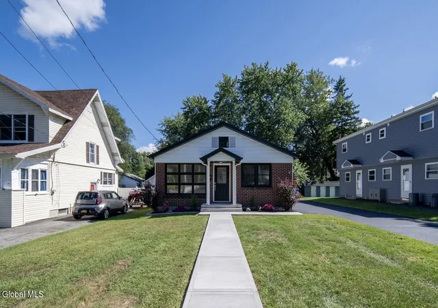 Photo 2 of Single family home for sale at 7 Delafield Dr, Albany, NY 12205 | MLS# 202626183 | Listing updated on 2026-10-08