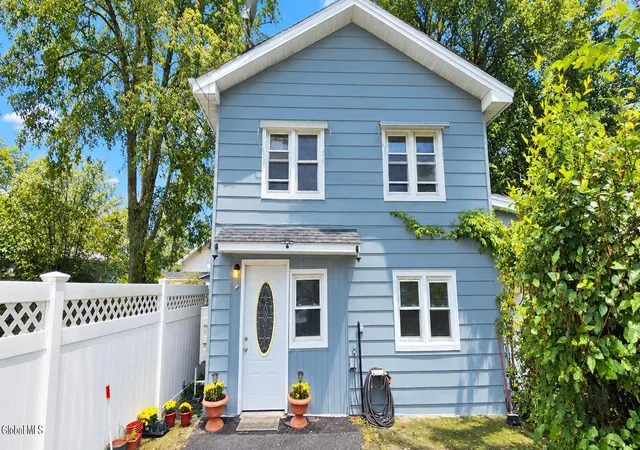 Photo 1 of Single family home for sale at 31 Mcnutt Ave, Albany, NY 12205 | MLS# 202626193 | Listing updated on 2026-09-23