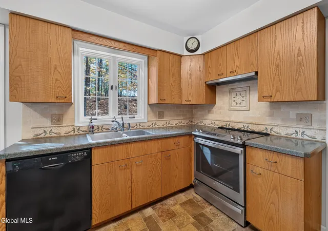 Photo 3 of Single family home for sale at 8 Seneca Dr, Averill Park, NY 12018 | MLS# 202628644 | Listing updated on 2026-10-29