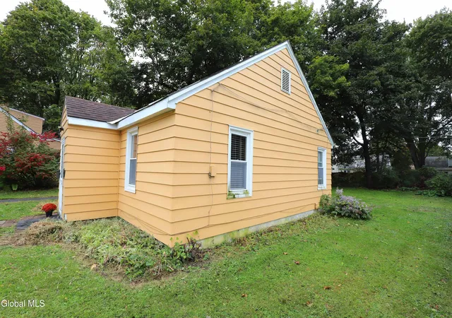 Photo 4 of Sale Pending at 22 Virginia Blvd, Schenectady, NY 12302 | MLS# 202628108 | Listing updated on 2026-10-28