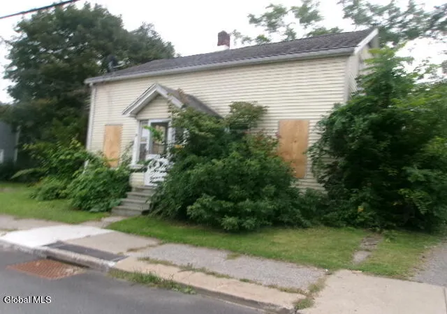Photo 2 of Single family home for sale at 197 W Fulton St, Gloversville, NY 12078 | MLS# 202626267 | Listing updated on 2026-09-25