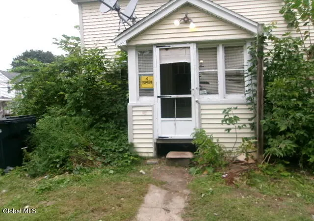Photo 3 of Single family home for sale at 197 W Fulton St, Gloversville, NY 12078 | MLS# 202626267 | Listing updated on 2026-09-25