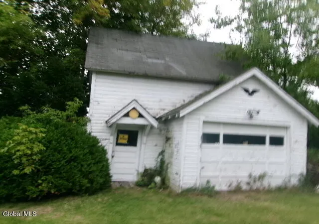 Photo 3 of Single family home for sale at 197 W Fulton St, Gloversville, NY 12078 | MLS# 202626267 | Listing updated on 2026-09-25