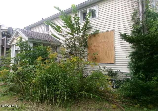 Photo 4 of Single family home for sale at 197 W Fulton St, Gloversville, NY 12078 | MLS# 202626267 | Listing updated on 2026-09-25