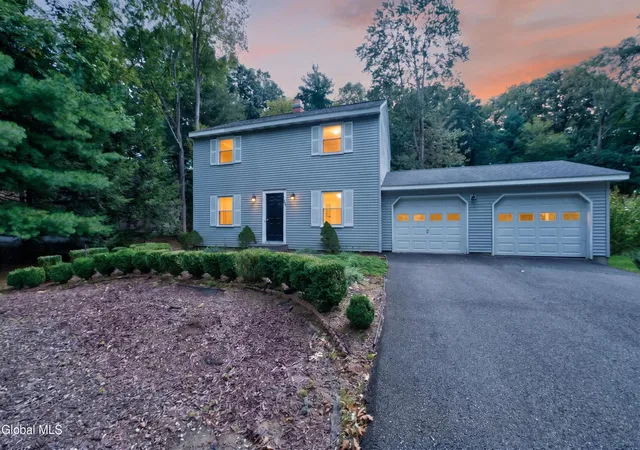 Photo 2 of Sale Pending at 29 Barkwood Ln, Clifton Park, NY 12065 | MLS# 202626354 | Listing updated on 2026-09-22