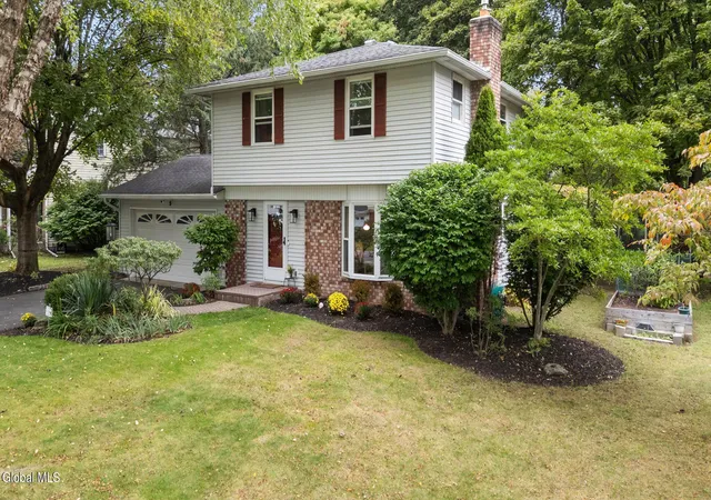 Photo 2 of Sale Pending at 5 Haddington Ln, Delmar, NY 12054 | MLS# 202626352 | Listing updated on 2026-09-21