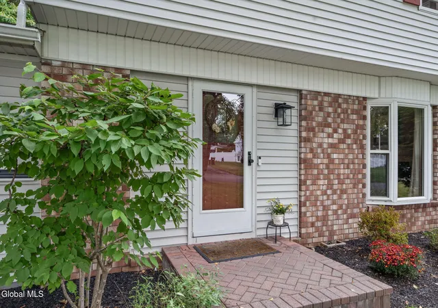 Photo 3 of Sale Pending at 5 Haddington Ln, Delmar, NY 12054 | MLS# 202626352 | Listing updated on 2026-09-21