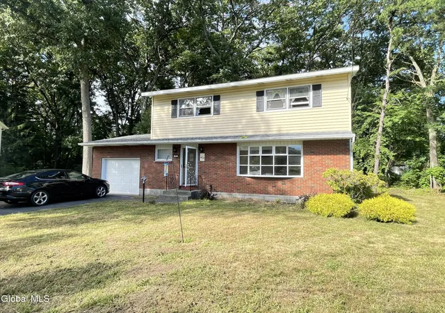 Photo 2 of Single family home for sale at 22 Farnam Pl, Colonie, NY 12205 | MLS# 202626286 | Listing updated on 2026-09-23