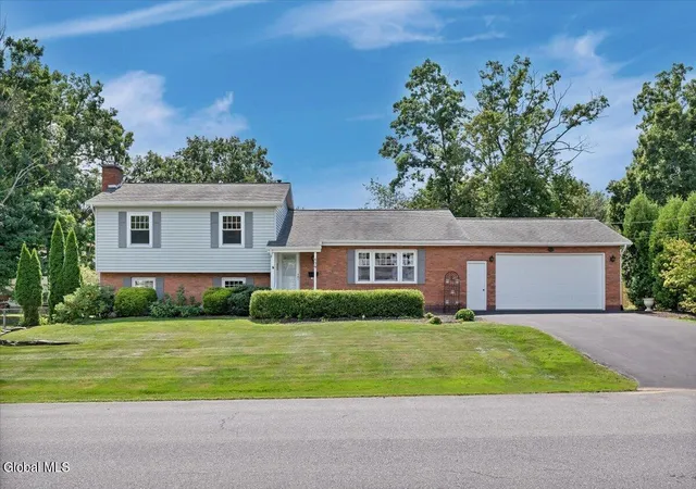 Photo 1 of Sale Pending at 109 Oakwood Dr, Schenectady, NY 12302 | MLS# 202626632 | Listing updated on 2026-09-25