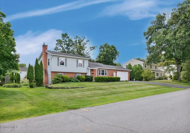 Photo 2 of Sale Pending at 109 Oakwood Dr, Schenectady, NY 12302 | MLS# 202626632 | Listing updated on 2026-09-25