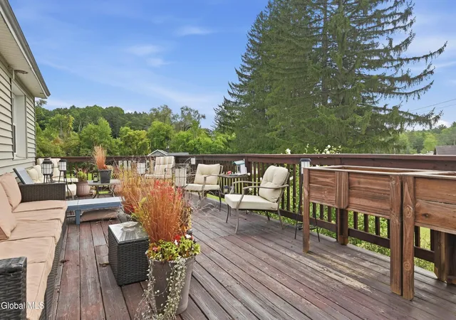 Photo 4 of Single family home for sale at 392 W State St Ext, Gloversville, NY 12078 | MLS# 202626397 | Listing updated on 2026-09-29