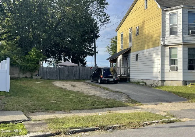 Photo 2 of Sale Pending at 1106 2nd Avenue, Schenectady, NY 12303 | MLS# 202626511 | Listing updated on 2026-09-23
