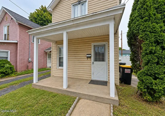 Photo 3 of Single family home for sale at 512 Grand St, Mechanicville, NY 12118 | MLS# 202626556 | Listing updated on 2026-10-07