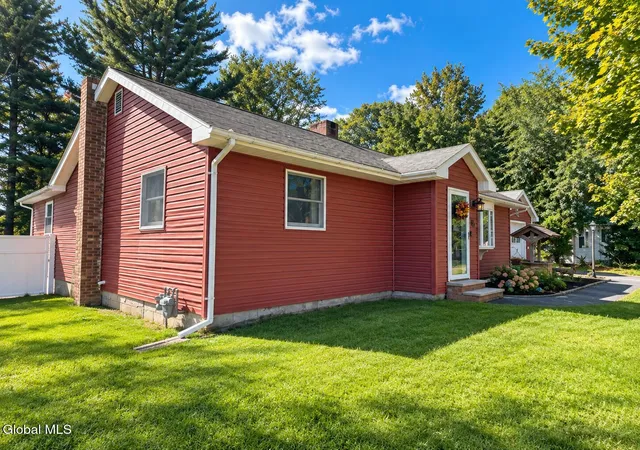 Photo 4 of Sale Pending at 16 Carolyn Ln, Schenectady, NY 12302 | MLS# 202626562 | Listing updated on 2026-09-29