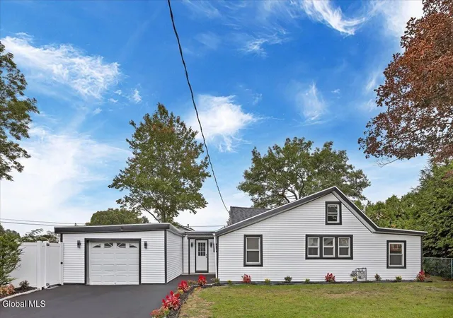Photo 2 of Single family home for sale at 5 Marquette Ave, Latham, NY 12110 | MLS# 202626497 | Listing updated on 2026-10-01
