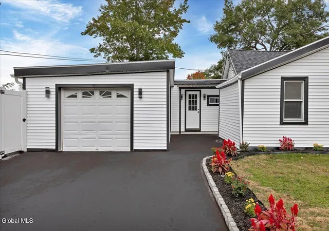 Photo 3 of Single family home for sale at 5 Marquette Ave, Latham, NY 12110 | MLS# 202626497 | Listing updated on 2026-10-01