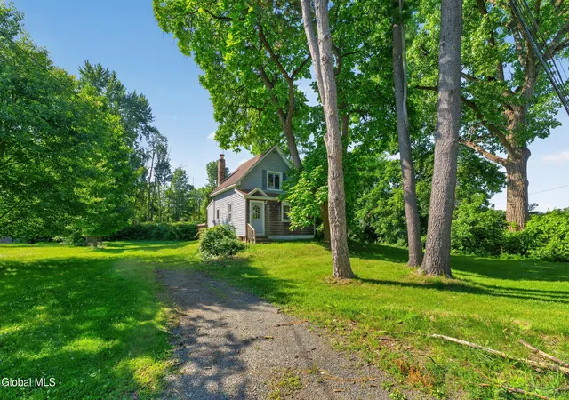 Photo 3 of Single family home for sale at 46 N Alandale Ave, Schenectady, NY 12304 | MLS# 202626507 | Listing updated on 2026-09-20