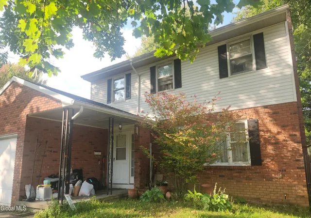 Photo 2 of Single family home for sale at 30 Gingerbread Ln, Albany, NY 12208 | MLS# 202626648 | Listing updated on 2026-09-30