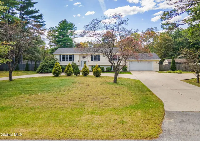 Photo 1 of Single family home for sale at 6 Coriander Dr, Fort Edward, NY 12828 | MLS# 202626861 | Listing updated on 2026-10-06