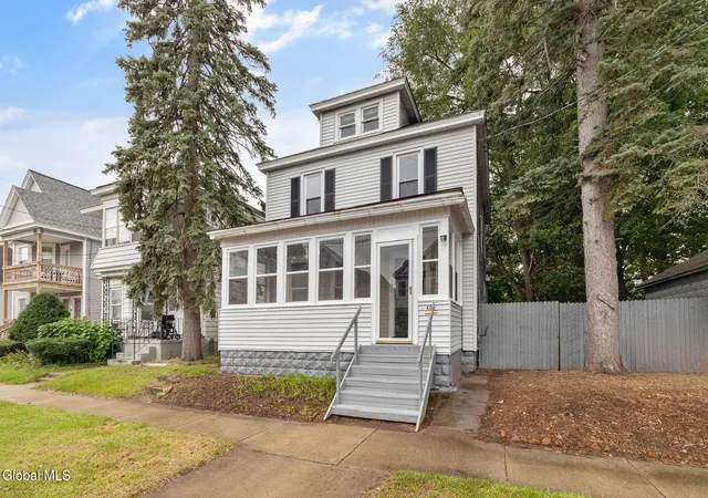 Photo 3 of Single family home for sale at 404 Shannon St, Schenectady, NY 12306 | MLS# 202626582 | Listing updated on 2026-09-22
