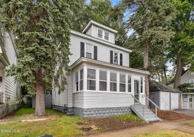Photo 4 of Single family home for sale at 404 Shannon St, Schenectady, NY 12306 | MLS# 202626582 | Listing updated on 2026-09-22