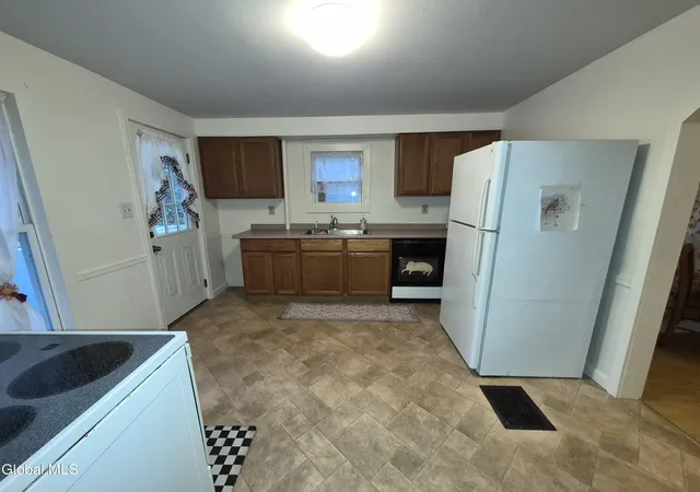 Listing Photo 4 - Condo for sale in building located at 191 Warren St, Glens Falls, NY 12801 - Unit #191