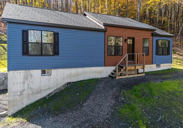 Photo 1 of Single family home for sale at 727 Irish Hl Rd, Berne, NY 12023 | MLS# 202626749 | Listing updated on 2026-10-22