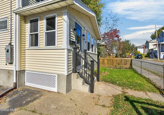 Photo 4 of Single family home for sale at 1547 5th Street, Rensselaer, NY 12144 | MLS# 202628826 | Listing updated on 2026-10-26