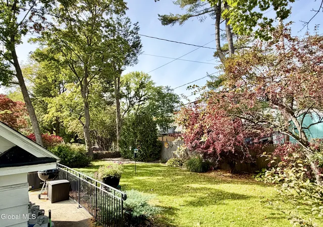 Photo 4 of Single family home for sale at 1555 Wendell Ave, Schenectady, NY 12308 | MLS# 202628541 | Listing updated on 2026-10-26