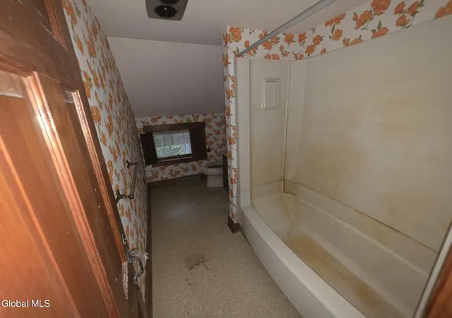 Photo 4 of Single family home for sale at 819 Riverview Rd, Rexford, NY 12148 | MLS# 202628095 | Listing updated on 2026-10-14